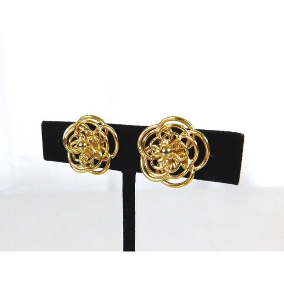 Signed Trifari Gold Tone Flower Swirl Earrings Comfort Clip on - Picture 5 of 7